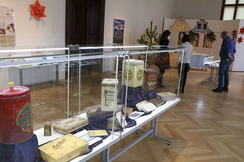 Nová výstava potravinových obalů od čokolády je otevřena v Jihočeském muzeu v Českých Budějovicích.