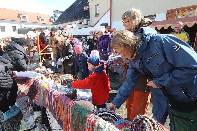 Velikonční trh na českobudějovickém Piaristickém náměstí a v Panské uličce.