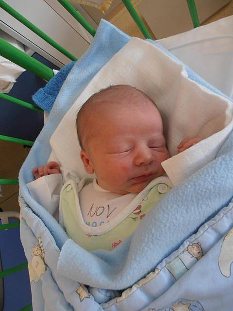 Sedmiletý Jakub už se moc těší na příjezd brášky Jáchyma Berita. Ten se narodil v pondělí 20.5.2013 ve 12 hodin a 15 minut s porodní váhou 3,75 kg. Oba chlapci spolu s rodinou budou bydlet v Hluboké nad Vltavou.