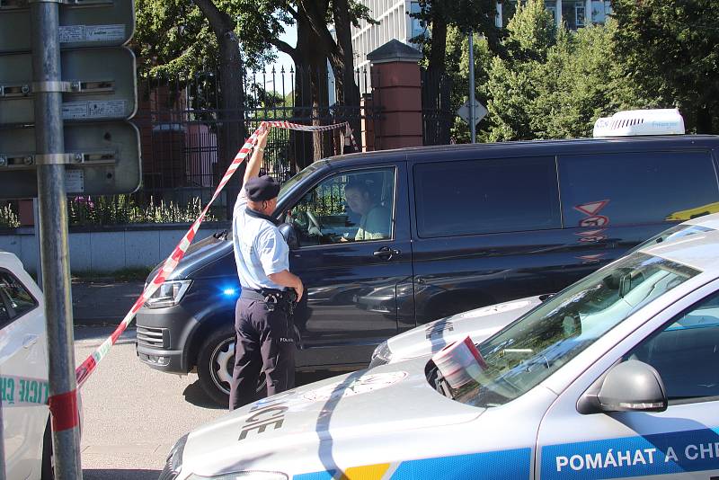 Po nahlášení nástražného výbušného systému policisté v pondělí dopoledne evakuovali budovu Krajského soudu v Českých Budějovicích.