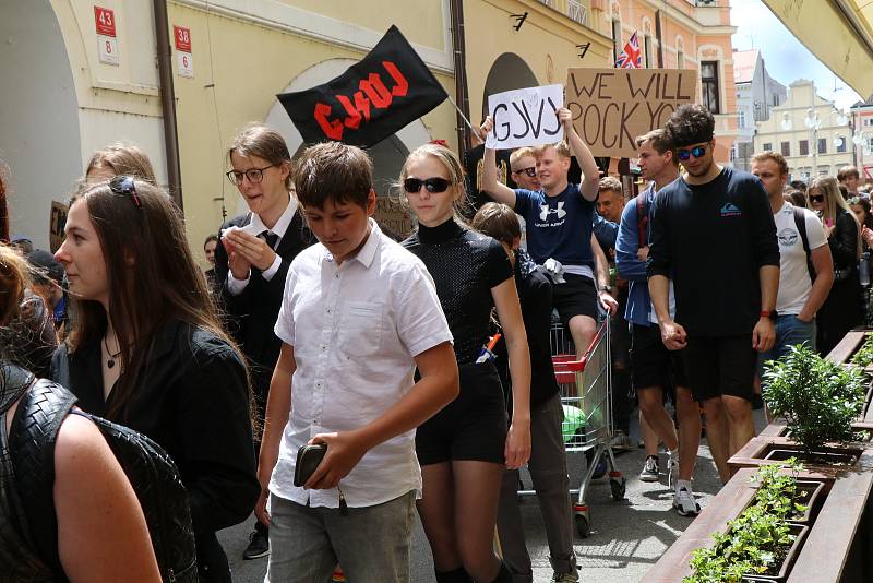 Budějovický majáles vyvrcholil v pátek průvodem.