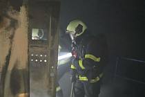 Páteční požár elektrické rozvodny ve vodní elektrárně ve Vidově.