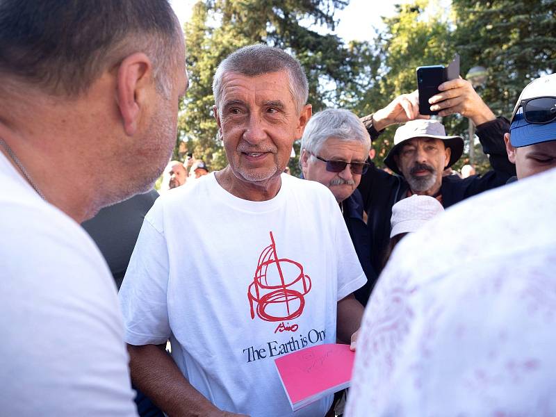 Andrej Babiš od pondělí 1. do čtvrtka 4. srpna objel se svým obytňákem řadu míst v Jihočeském kraji. Kritiku a podporu přijímal s úsměvem, rozdával své knihy i podpisy