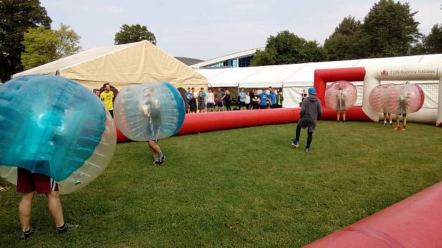 Znáte bubble soccer? Studenti v Českých Budějovicích už ano 