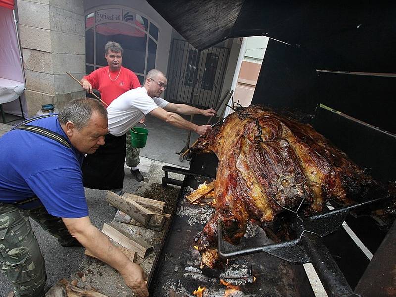 Kolem legendární českobudějovické pivnice Masné krámy v Krajinské ulici to od pátku do neděle díky Masné krámy FESTU pěkně žilo.