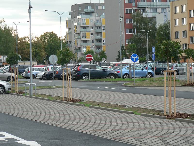 Budějovická radnice zakáže přívěsným vozíkům vjezd na parkoviště v Jírovcově ulici.