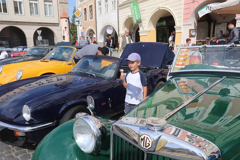 Přehlídka při zahájení South Bohemia Classic na budějovickém náměstí.