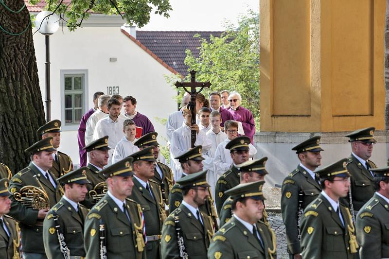 Voják Kamil Beneš, který zemřel při útoku v Afgánistánu, byl pohřben v Hluboké nad Vltavou