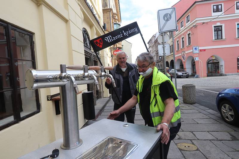 V Českých Budějovicích se otevírají předzahrádky i obchody v prodejních centrech.