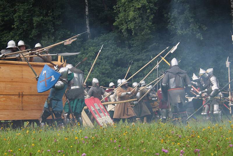 Bitva hlomozila U Trocnova. Byla to však bitva v Poříčí u Sázavy, kde husité zvítězili.