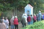 Na svatého Václava vysvětili v Řevňovicích, místní části Strážkovic, novou kapličku. Ta původní se zřítila.