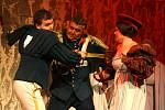 Generální zkouška opery Giuseppe Verdiho Otello - hudebního dramatu velké lásky a nenávistné vášně na Shakespearův námět v českobudějovickém domu kultury Metropol 4.listopadu. Cassio, kapitán /   Aleš Voráček, Otello, maurský velitel benátské armády / Pla