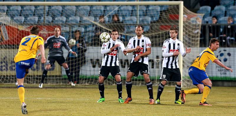 Utkání Fotbalové národní ligy mezi SK Dynamo České Budějovice a FK Varnsdorf. 