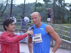 ŠŤASTNÝ. Petr Svoboda (vpravo) s redaktorem České televize Tomášem Klementem