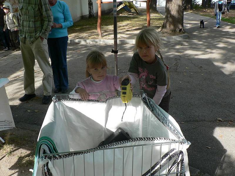 V ZOO nabídli tuto sobotu dětem volné vstupenbky za staré spotřebiče a také soutěžní úkoly