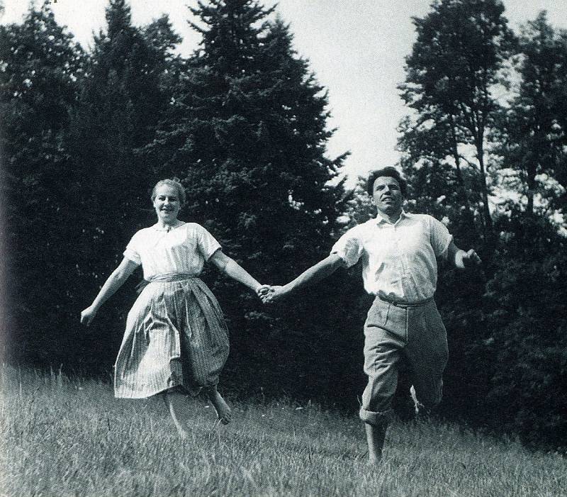 Hana Bauerová v Létě s Miroslavem Stachem, rok 1953.