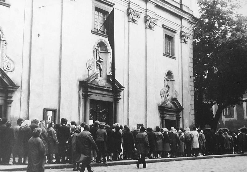 Pohřeb biskupa Josefa Hloucha