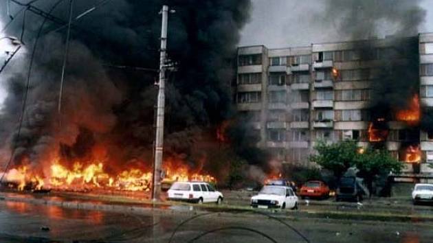 V roce 1998 se na sídlištem Vltava v Č. Budějovicích srazily dvě stíhačky. V Otavské ulici hořela auta na parkovišti a panelový dům, vchody 2 a 4.