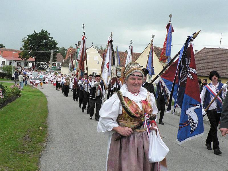 Baráčníci v Pištíně při oslavách jubilea 75 let trvání svého spolku uspořádali velké setkání.