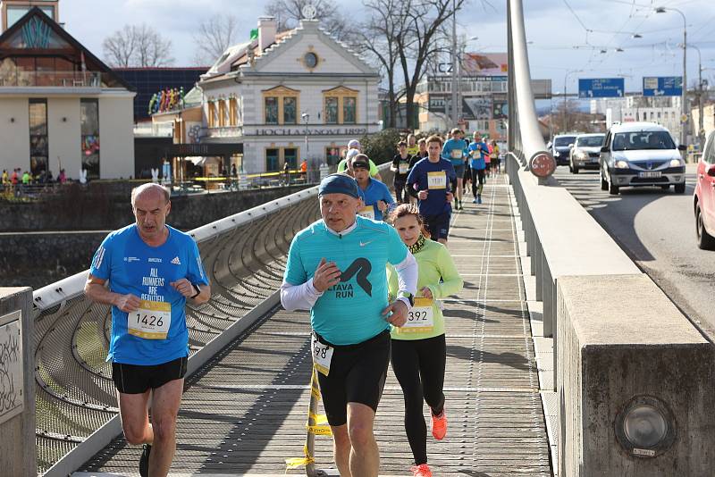 Ulice Českých Budějovic zaplavili účastníci ČEZ Run Tour.