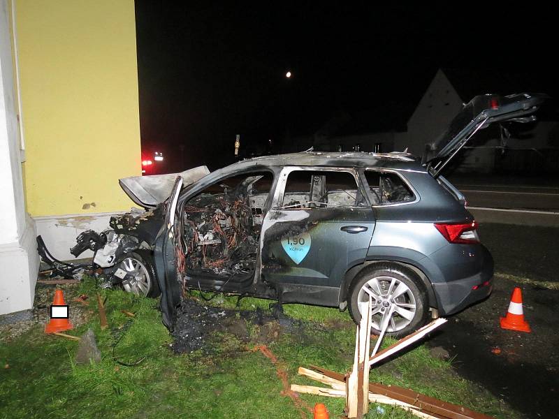V Češnovicích 6. září auto narazilo do kapličky a začalo hořet. Policista David Pavelka, který jel kolem, řidiče včas vyprostil a zachránil mu život.
