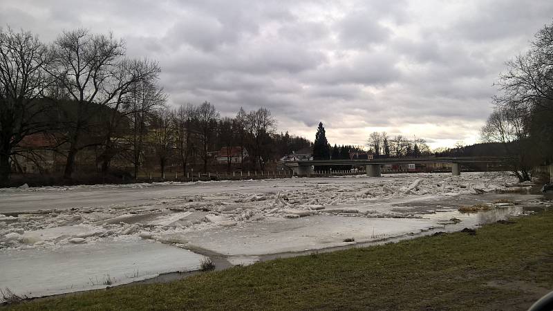 V Týně nad Vltavou zvládli hrozbu povodně.