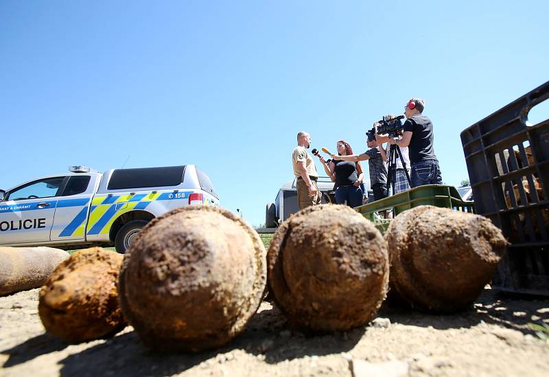 Policejní pyrotechnici odpálili starou munici.