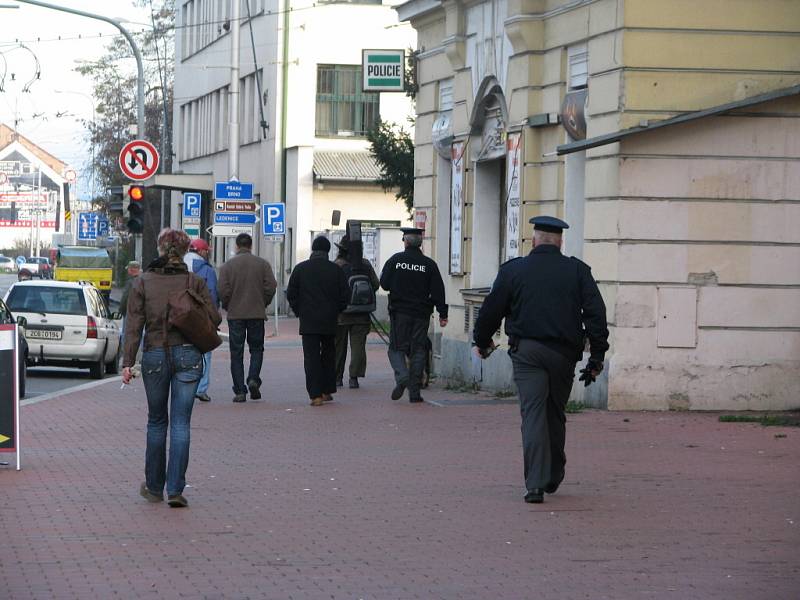 Před půl devátou byl obnoven provoz a veřejnost i zaměstnanci se vrátili na perony a do vstupních hal. Policie odešla z nádraží těsně po půl deváté.