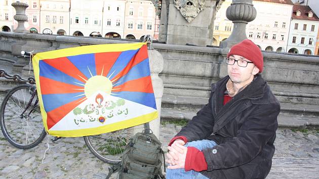 Petr Hořava přišel vyjádřit svou podporu Tibetu