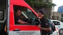 Od pátku 25. června jsou nasazeni profesionální hasiči Jihočeského kraje na Moravě. Během víkendu přešli ze záchranných na likvidační práce, střídají se po 48 hodinách.