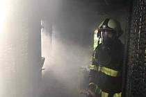 Profesionální hasiči ze stanice České Budějovice zasahovali v pátek po 16. hodině u požáru chaty.