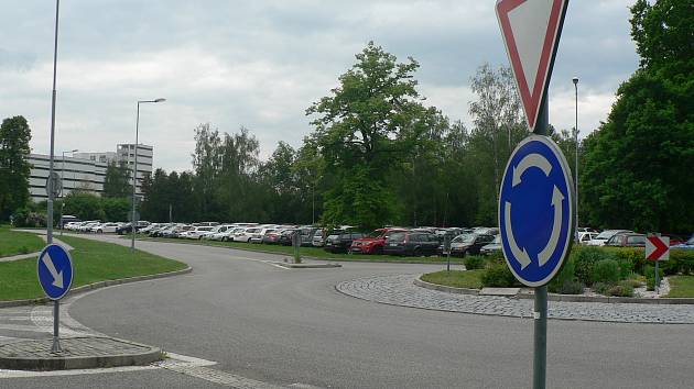 Nový parkovací dům chce město České Budějovice stavět u Sportovní haly.