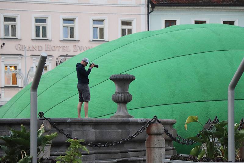 Čtyři horkovzdušné balony vzlétly ve čtvrtek v ranních hodinách z českobudějovického náměstí Přemysla Otakara II.