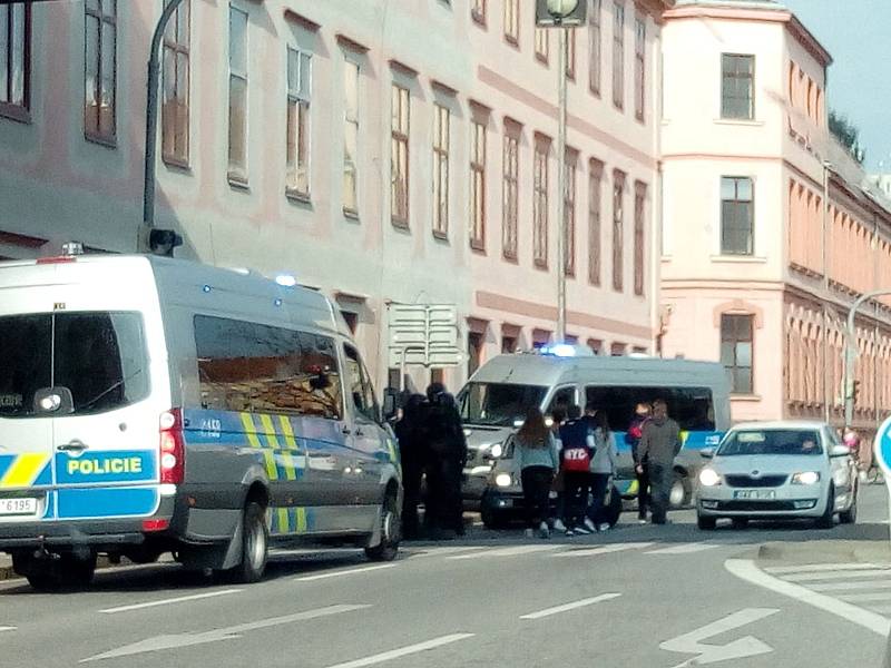 Pohyb a chování fotbalových fanoušků budou monitorovat policisté.