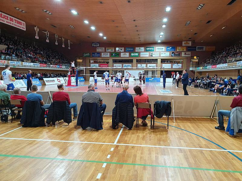 Českobudějovičtí volejbalisté přivítali v extralize Kladno, teď pojedou k zápasu Ligy mistrů.