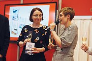 Hana Lehečková s redaktorkou Vyšehradu Alenou Snelling při křtu své novinky na Světu knihy v Praze.