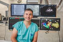 Profesor Bulava je vedoucím lékařem úseku arytmologie a kardiostimulace kardiocentra českobudějovické nemocnice.