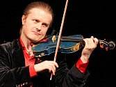 V rodném městě zahájí 25. listopadu své turné Sporcelain houslový virtuos Pavel Šporcl.