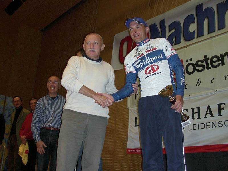 Český cyklista Petr Benčík neudržel v poslední etapě vedení v Závodě  přátelství, jednatřicetiletý člen týmu PSK Whirlpool obsadil třetí příčku, jedním z prvních gratulantů byl hejtman Jihočeského kraje Jan Zahradník.