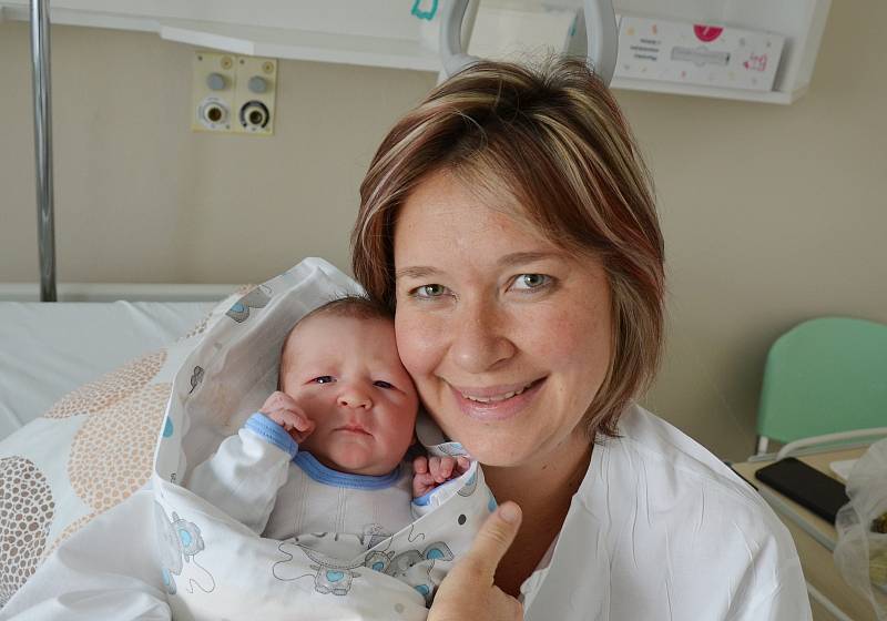 Dominik Šnajdr z Písku. Syn Ilony Turkové a Zdeňka Šnajdra se narodil 18. 11. 2021 v 5.48 hodin. Při narození vážil 3250 g a měřil 49 cm.