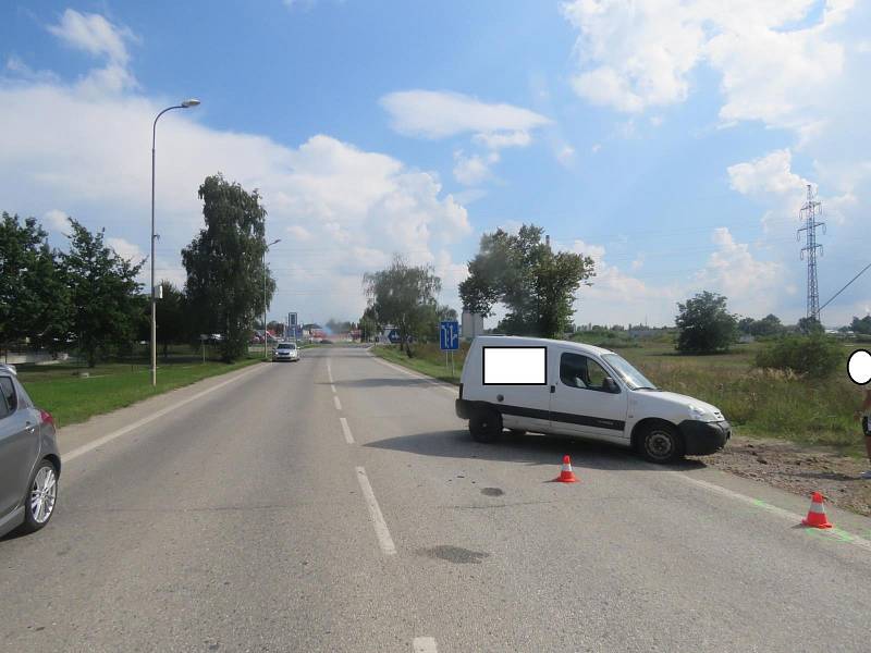 Nehoda motorky a malé dodávky na Okružní v Českách Budějovicích.