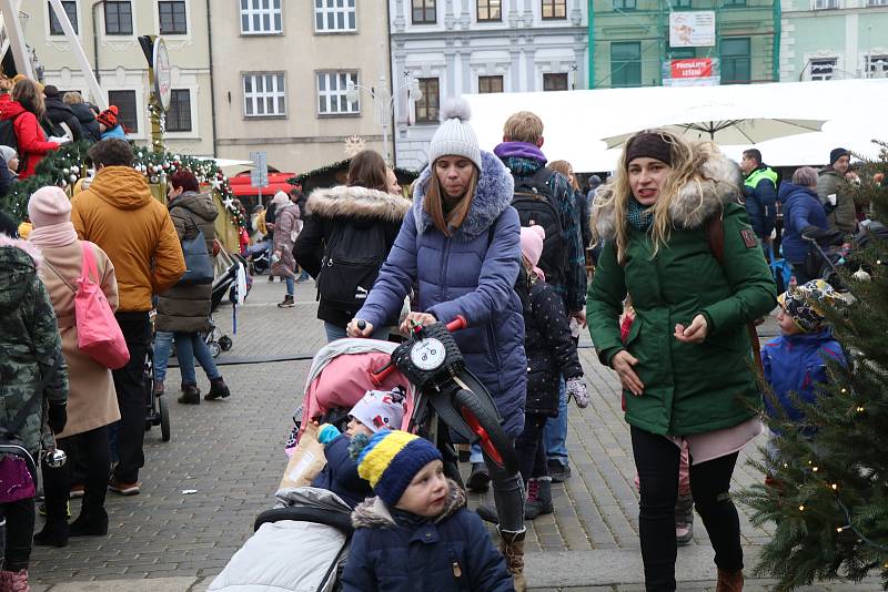 Vánoční trhy v Českých Budějovicích byly v pátek kvůli covidovým opatřením zatím naposledy.