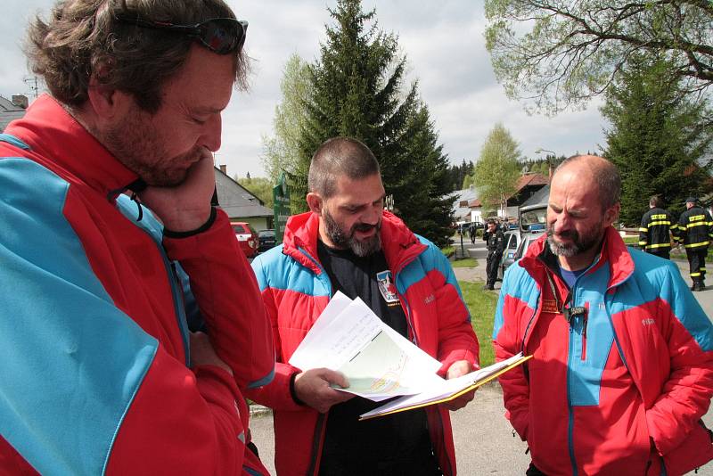 Pátrání po pohřešovaných houbařích, zraněných turistech i cyklistech a dalších výletnicích i na Šumavě horské službě zjednodušuje díky GPS také aplikace Záchranka.