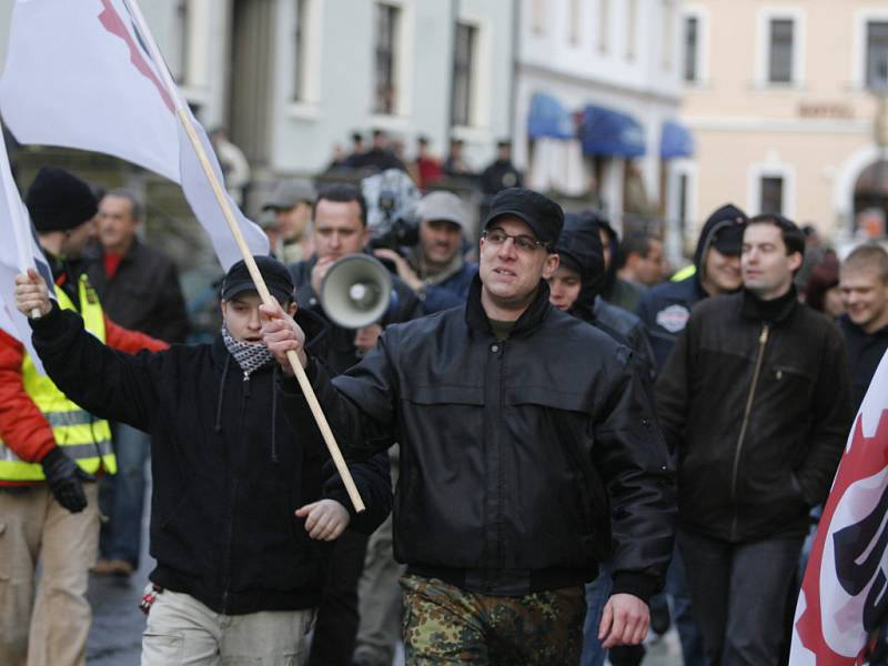 Dělnická strana uspořádala na protest proti zasedání ministrů demonstraci.