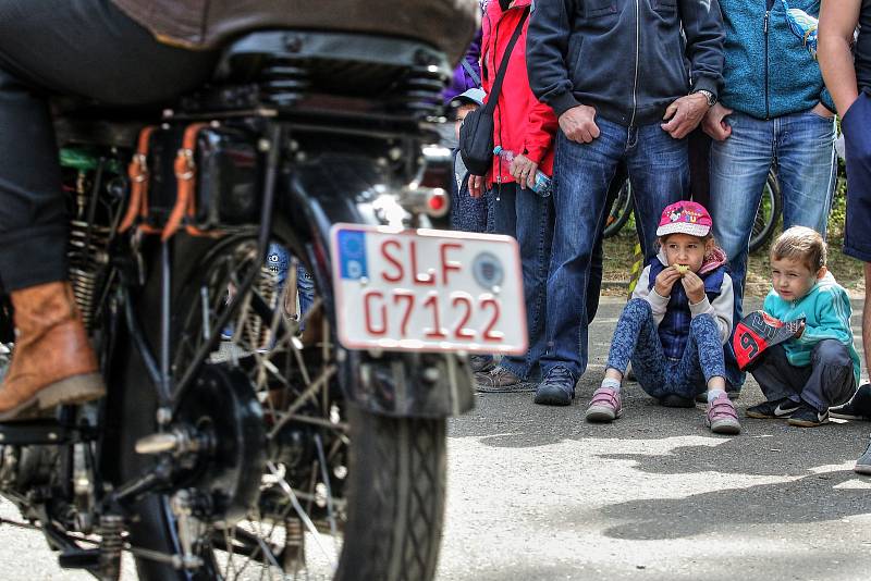 Sobotu si užili milovníci starých aut a motorek s Rallye Křivonoska.