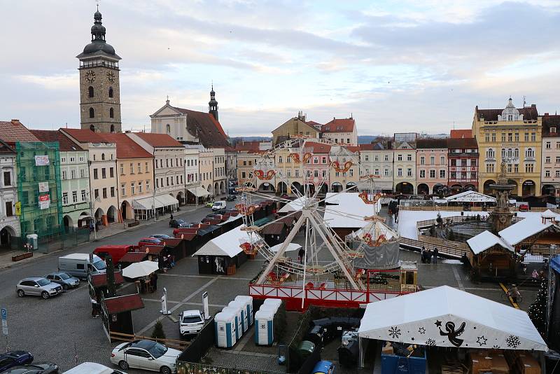 V pátek plné budějovické adventní městečko je téměř liduprázdné