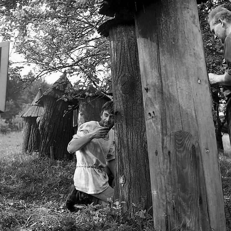 Natáčení filmu Údolí včel se odehrálo před 45 lety v Kuklově u Brlohu na Českokrumlovsku. V okolí Kuklova byly při natáčení umístěny úly, tzv. kláty. Včelařem je Ondřej (Petr Čepek). 