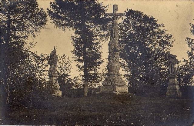 Sousoší Velký depot na dobovém snímku z roku 1923.