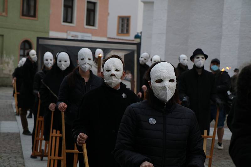 I letos vyrazili hrkači do centra Českých Budějovic. Vyrazili v 19. hodin z Piaristického náměstí.