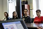 Do českobudějovické redakce Deníku přišli studenti z talent akademie, aby si vyzkoušeli, jak se píšou noviny.
